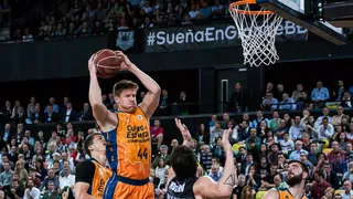 Valencia Basket confirma su revolución en la pintura; adiós a Harangody y Lishchuk