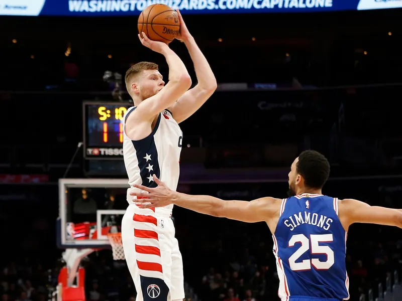 Un Davis Bertans de récord fulmina desde el triple