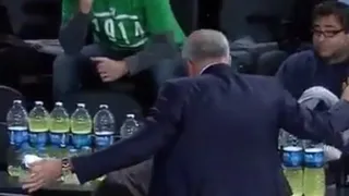 VÍDEO Los peligros de intentar hacerse un selfie con Zeljko Obradovic