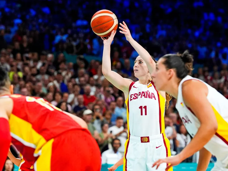 De jugar 16 segundos a ser el pilar de España en los Juegos Olímpicos… y sin equipo