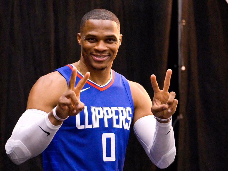 Westbrook se gasta 1.200 euros en cada uno de sus compañeros