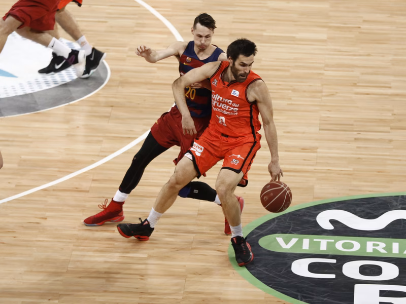 San Emeterio anula el partidazo de Tomic y Valencia Basket jugará la final