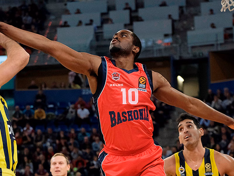 El Fenerbahce devuelve a la tierra al Baskonia y asalta el Buesa Arena (69-83)