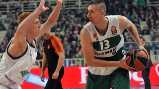 Unicaja perdona y Diamantidis lidera la victoria del PAO culminada por Feldeine (68-66)