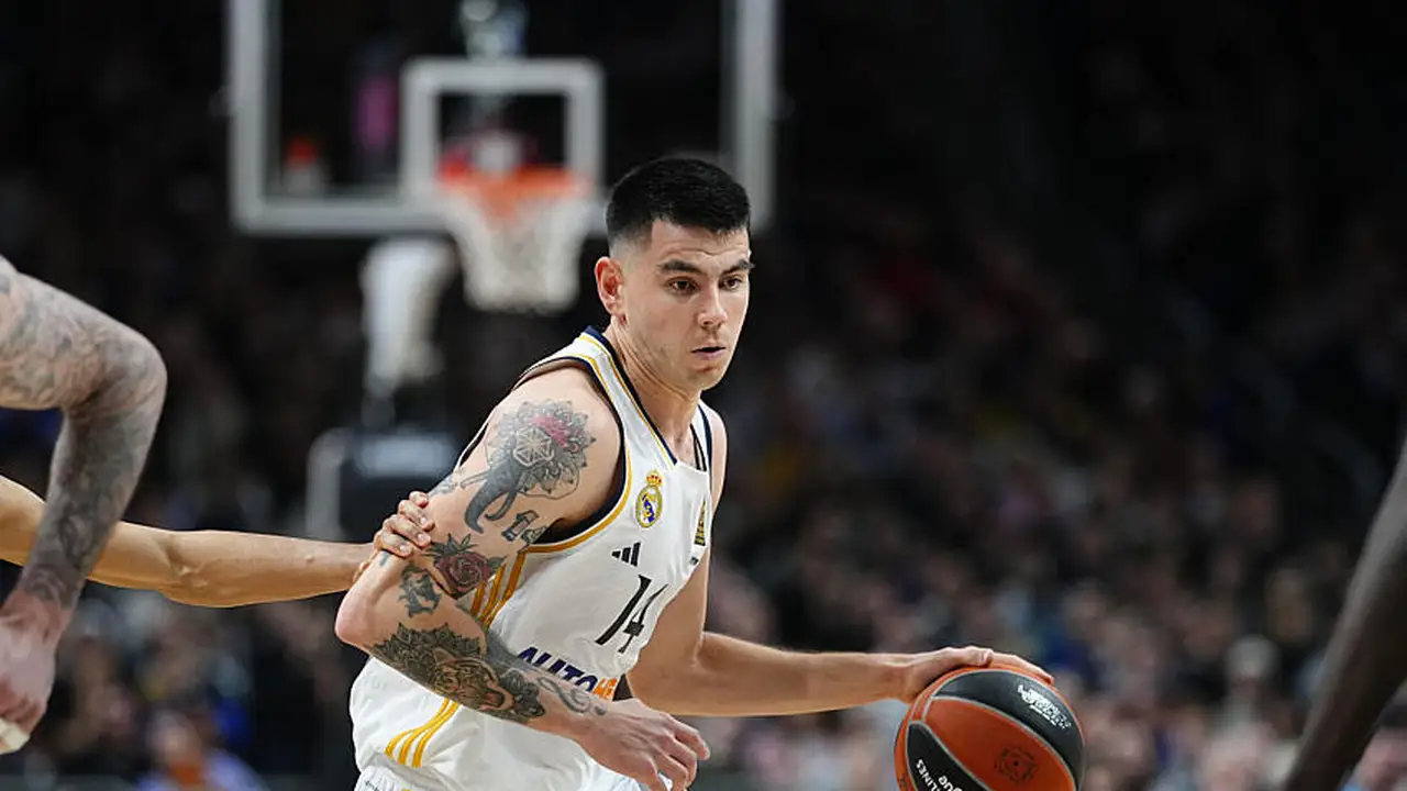 El canastón de Deck sobre la bocina para silenciar Kaunas
