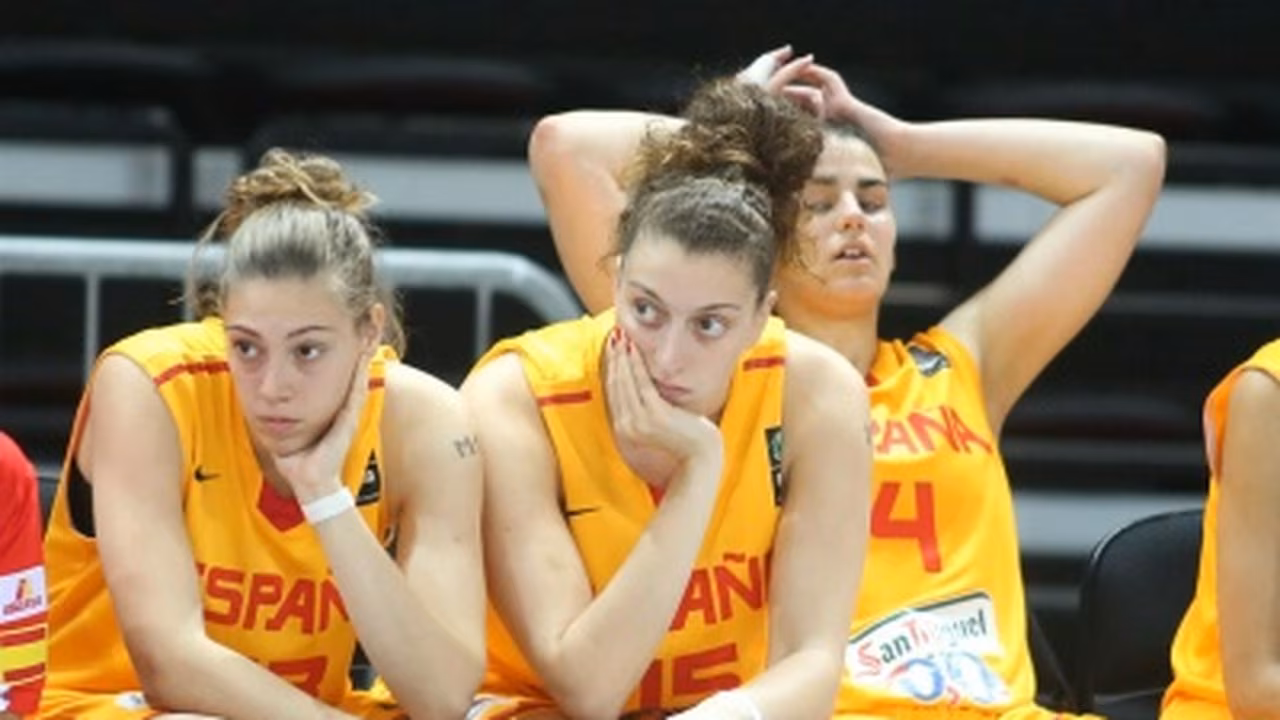 #FIBAU19WOMEN España dejó escapar un bronce que tenía en la mano (68-73)