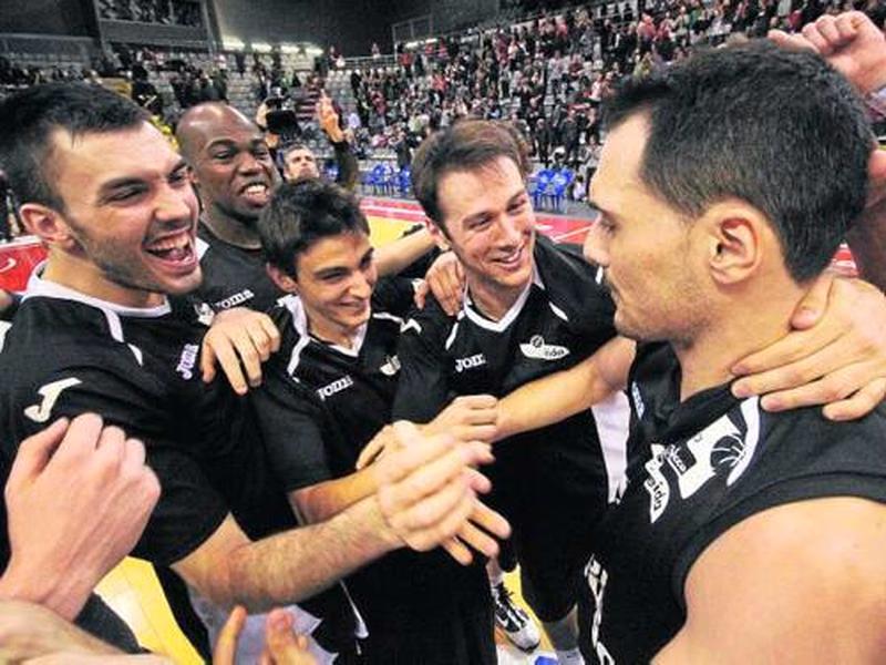 Los jugadores del Força Lleida se plantan. La directiva responde y no cede