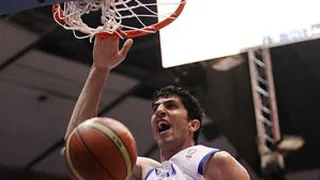 Preeuropeo: Serbia vuelve a ponerse en evidencia cayendo ante Estonia y corre peligro su clasificación. Triple doble de Lior Eliyahu. Duelo anotador Stefansson-Rochestie. Partidazo de Dasic