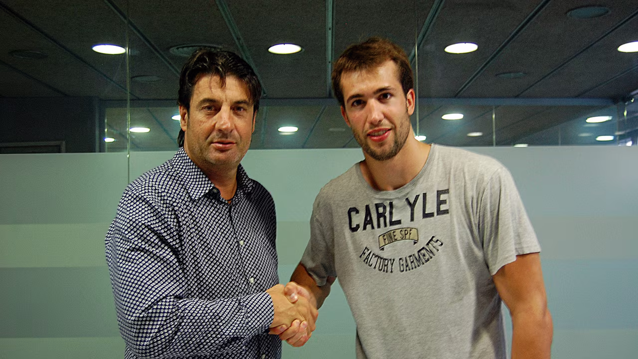 Nacho Llovet seguirá creciendo en Badalona una temporada más
