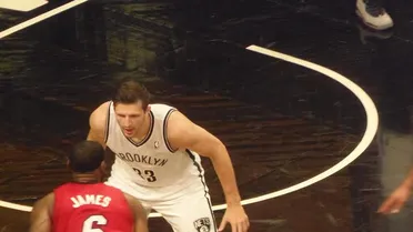 Golpe en el pecho de LeBron (49 puntos); bocanada de aire para los Blazers