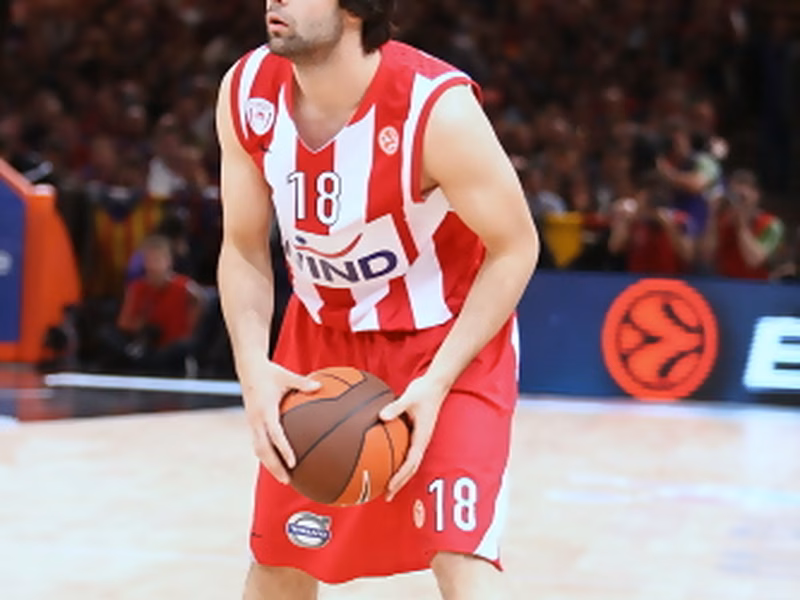 Milos Teodosic, nombrado MVP de la Euroliga. Juan Carlos Navarro, incluido en el Quinteto Ideal