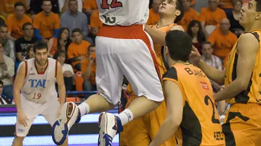 EL  J7 (jueves); Brillante victoria del Caja Laboral en Tel Aviv, Regal Barcelona sigue imparable con el Montepaschi al acecho, Unicaja cae en el Pireo, thriller en el Pionir y victoria del CSKA