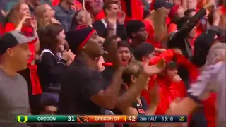 Gary Payton Jr destroza el aro con su padre en la grada (VIDEO)