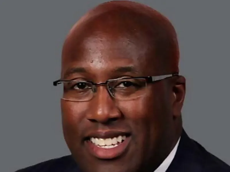 Mike Brown, el hombre que no hizo feliz a LeBron, nuevo entrenador de los Lakers. Sobrevuela la figura de Messina como asistente, aunque tiene dura competencia