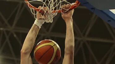 España suma otra victoria, esta vez ante Brasil, en un partido marcado por las ausencias (84-68)