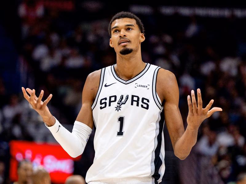 ¡Invictos desde hace 9 partidos, los Spurs ganan en Detroit!
