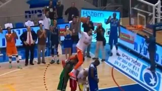 Tyler Honeycutt machaca sobre 4 jugadores; ¿el mejor mate de la historia en Europa?