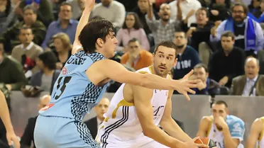 Asefa Estudiantes vence al Real Madrid en un derbi de sensaciones (82-80)