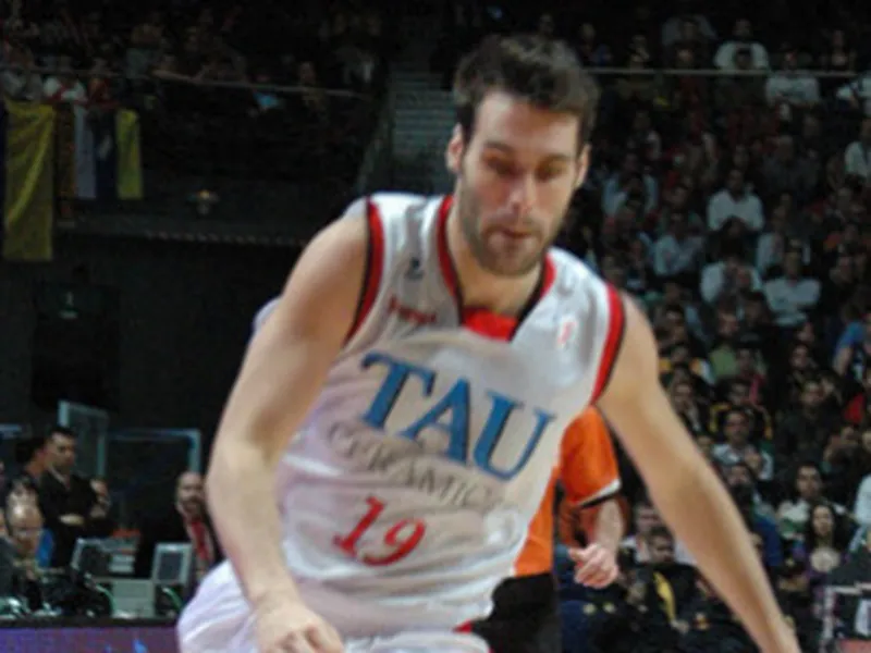 Caja Laboral Baskonia se impone al Lagun Aro Gipuzkoa Basket pese a las bajas, pero ya busca refuerzos