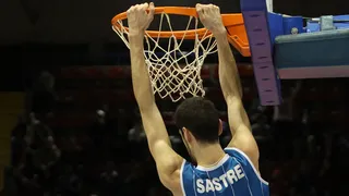 Cajasol doblega al Asefa Estudiantes y forja la comunión con su público (86-78)