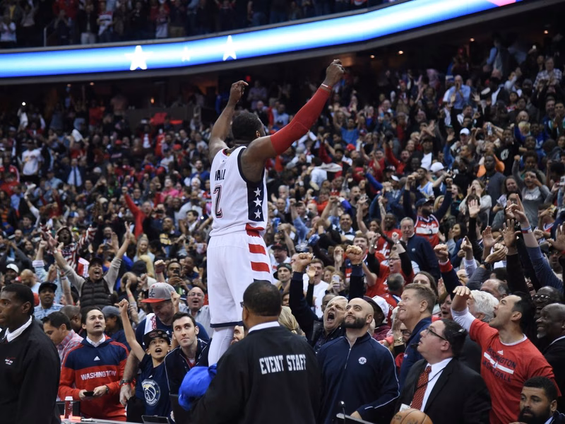 John Wall sentencia y lleva la serie al séptimo partido
