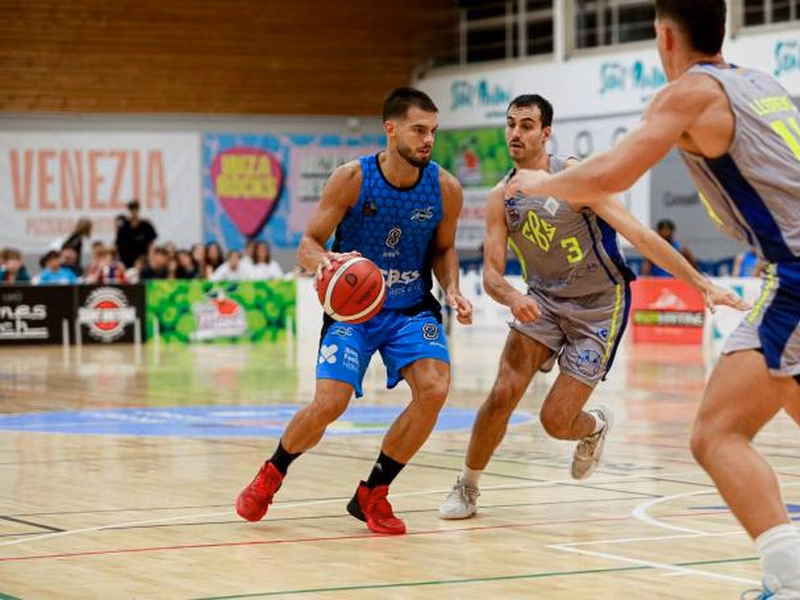 El incombustible Álex Llorca lidera a Class Bàsquet Sant Antoni