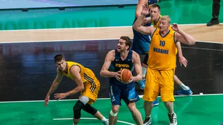 El resultado vuelve a superar a las sensaciones ante una correosa Ucrania (71-63)