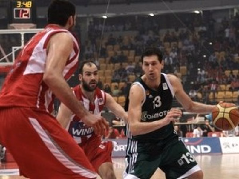 La caída de los gigantes griegos: Olympiacos y Panathinaikos en problemas