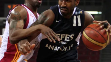 Liga Turca (J20): Efes Pilsen vuelve a naufragar ante un muy sólido Galatasaray. Fenerbahce, a lo suyo