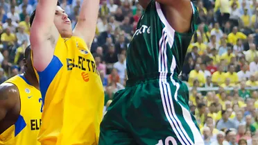 Romain Sato, broche de oro para la plantilla del Valencia Basket