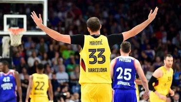 Mirotic le da la victoria al Barça ante el Efes (64-74)