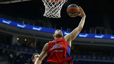 Lundberg se consagra y con MVP Clyburn convierten a CSKA en el primer clasificado (68-85)