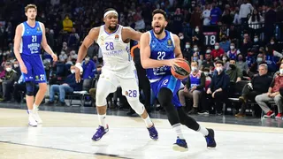 El Real Madrid dejó escapar la oportunidad y cae ante el Anadolu Efes (93-90)