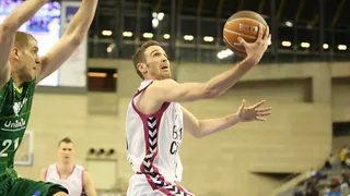 Unicaja presenta a ACB oferta por Txemi Urtasun