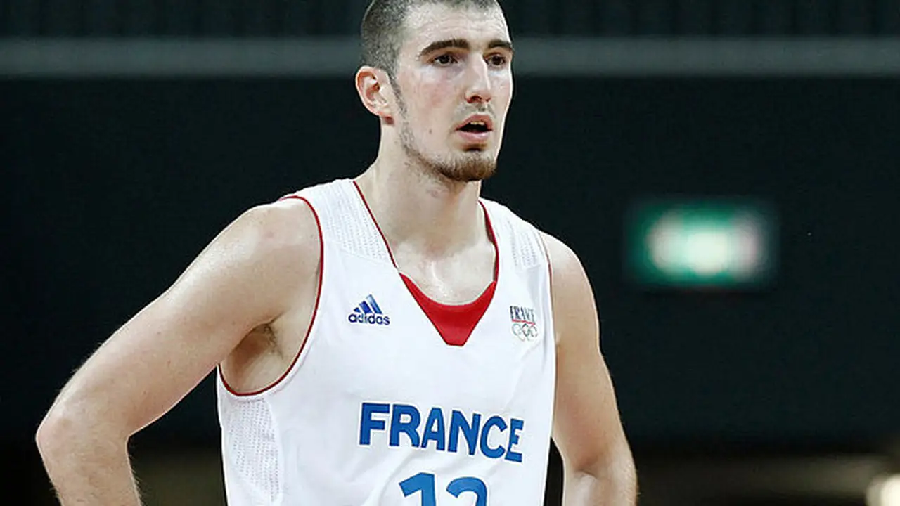Nando de Colo también se cae de la Copa del Mundo de España
