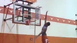 ¿Se puede saltar más alto? Kevin Roach Jr desafía a la gravedad con sólo 1,90m (VIDEO)