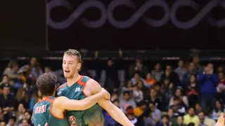 Baloncesto Sevilla se agiganta, se va hasta la centena y vence a Laboral Kutxa (100-92)