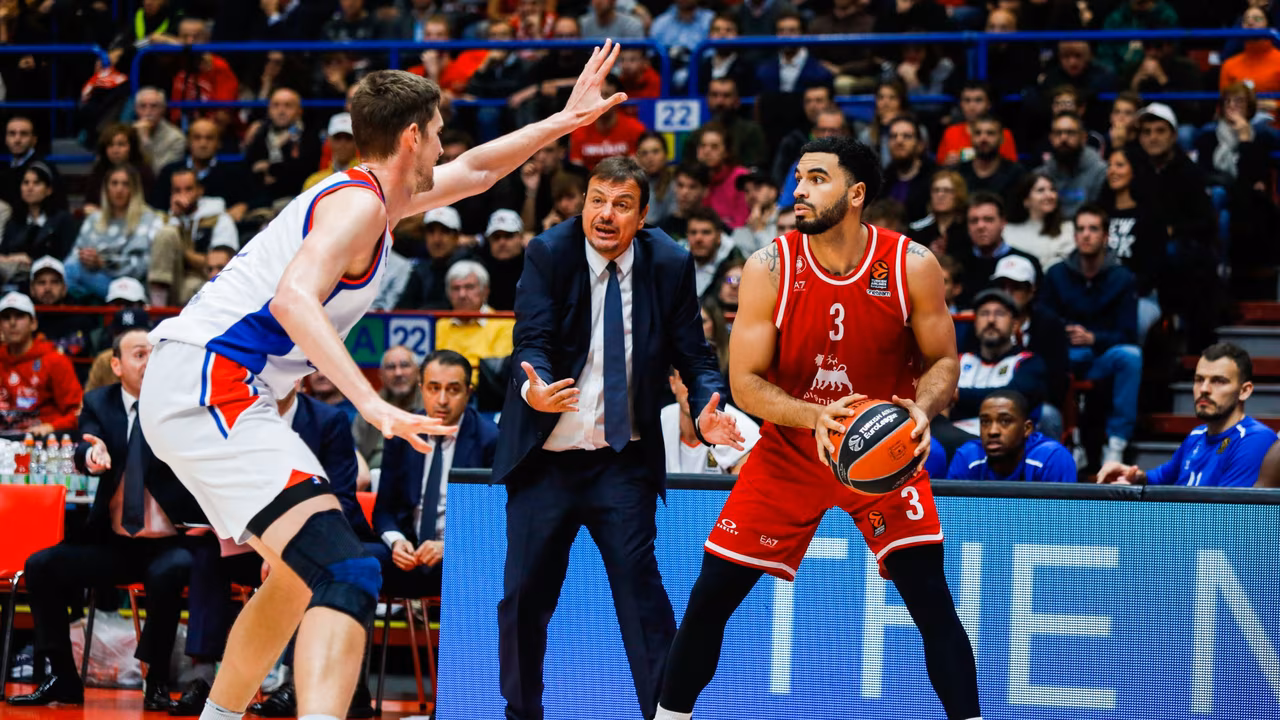 Ergin Ataman admite que la temporada de Anadolu Efes está en peligro