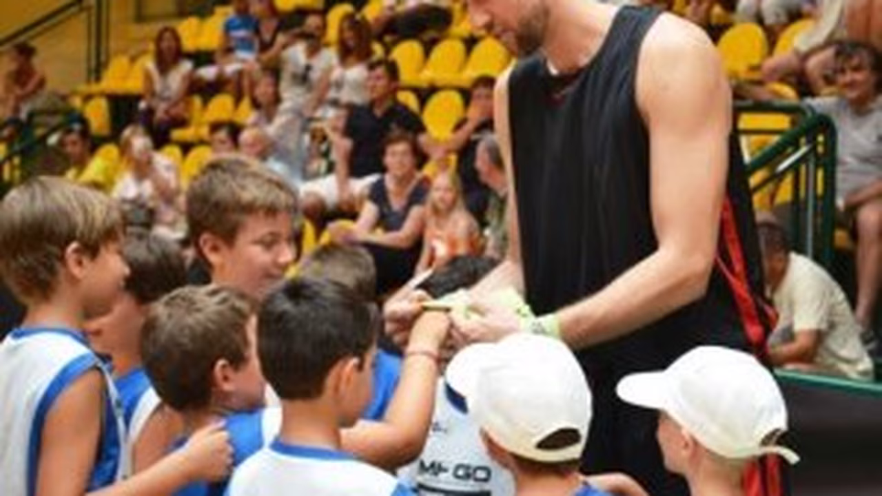 Andrea Bargnani dice adiós a la temporada ¿y a los Raptors?
