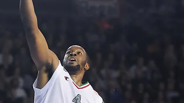 Lega (Final): MVP Bo McCalebb siembra el pánico; la Montepaschi domina plácidamente al Milano por 2-0