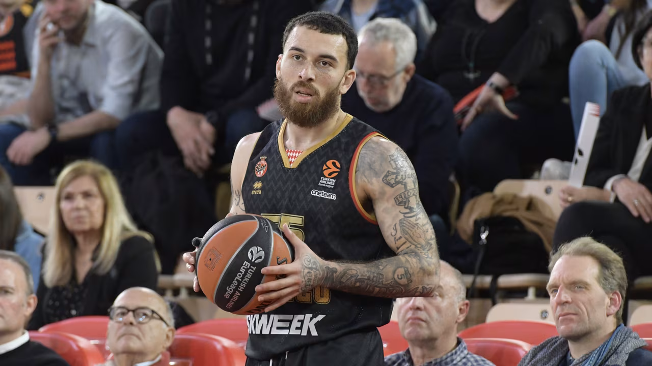 Una noche de borrachera le sale cara a Mike James