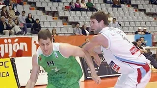 Dominick Martín renueva en Plasencia-Extremadura