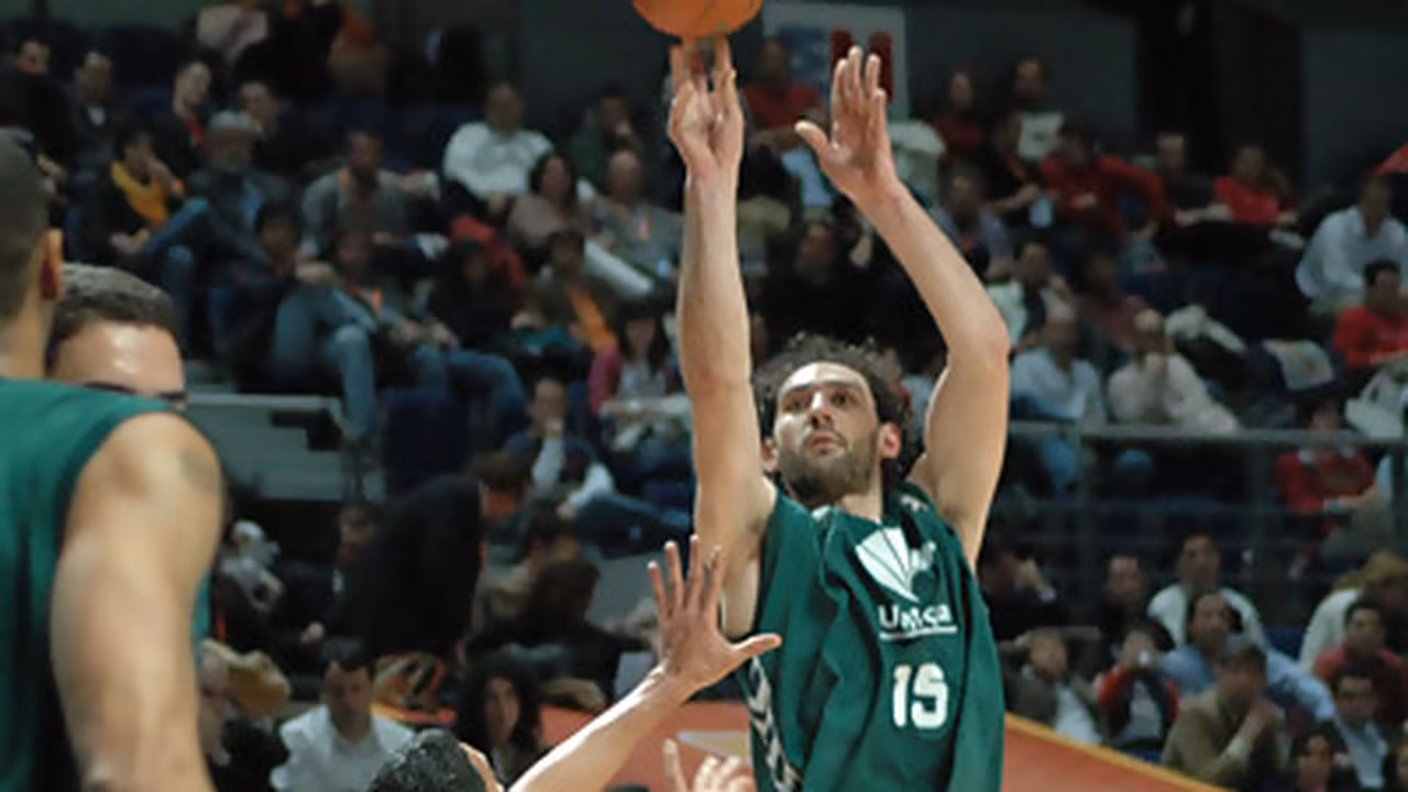 Vuelve el hijo pródigo a Málaga, Garbajosa rescinde su contrato con el Madrid y ficha por Unicaja