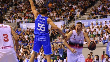 Kravtsov y Kemp, los ansiados refuerzos interiores de un ‘Fuenla’ que mira a la Copa