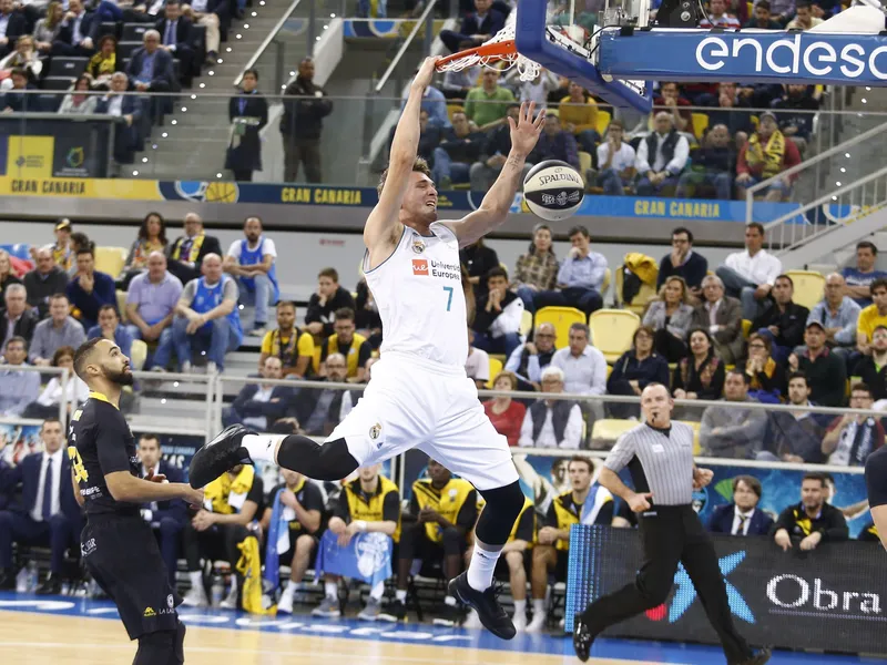 El Real Madrid acaba con el sueño tinerfeño y buscará el repóquer (59-77)