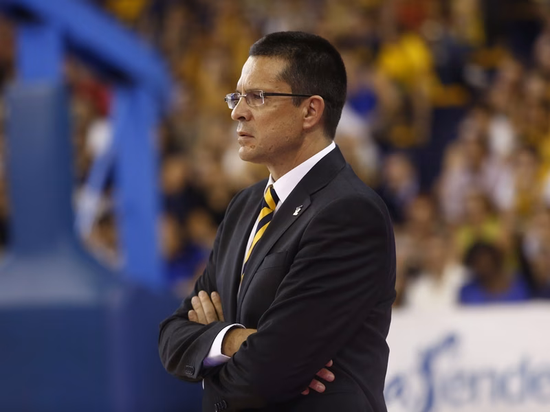 CB Gran Canaria renuncia a la Eurocup; Pedro Martínez se entera “por el twitter del club”