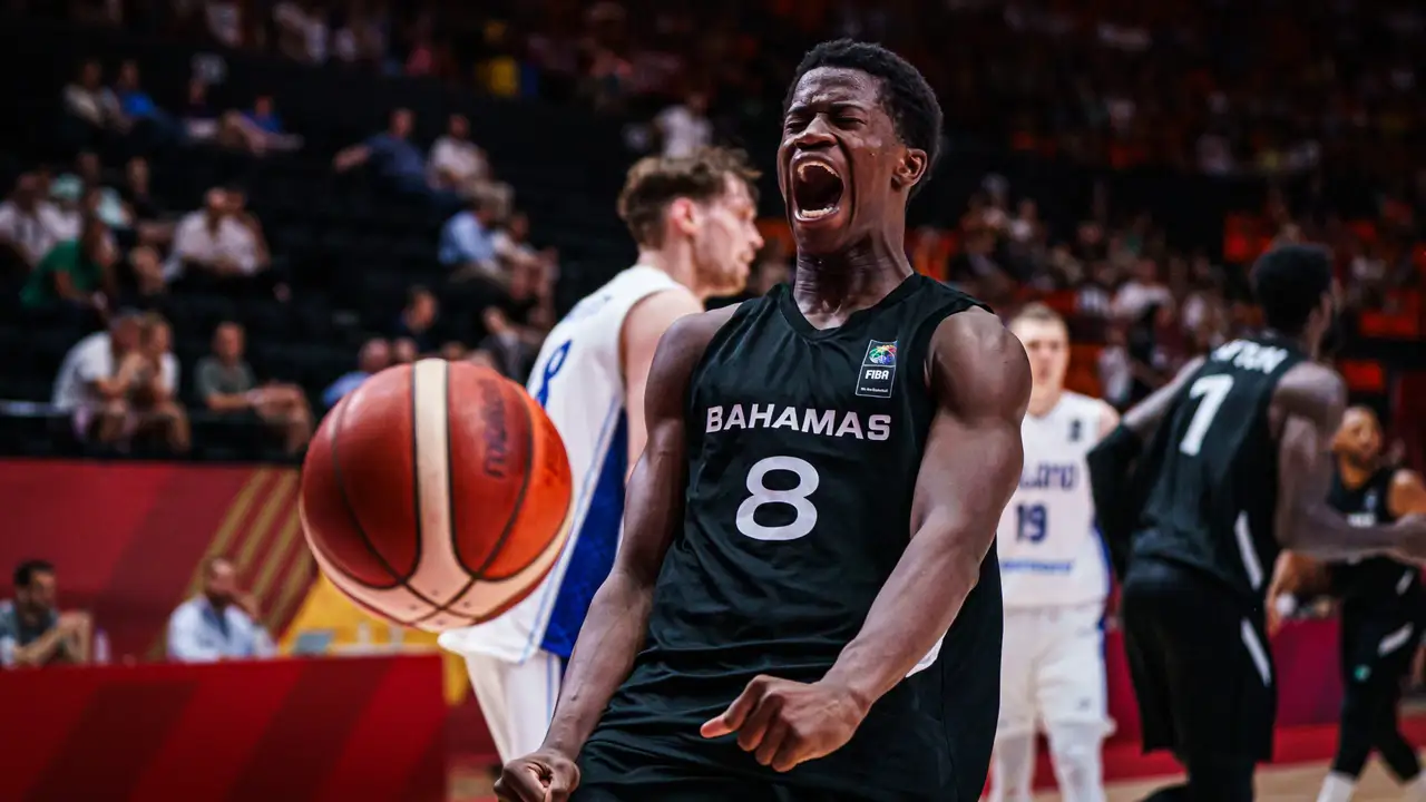 Su primer partido como profesional pone patas arriba el Preolímpico de baloncesto