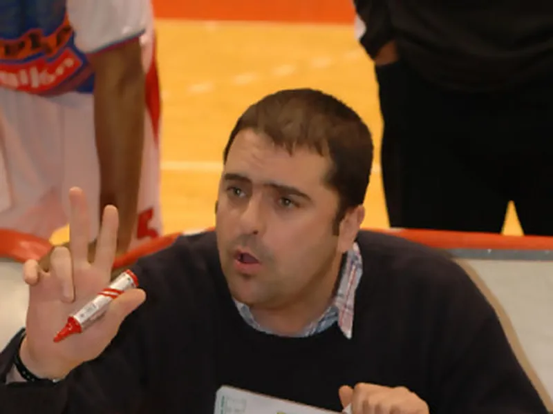Jenaro Díaz pasa a engrosar la lista de técnicos nacionales en el extranjero con su fichaje por el Khimki ruso de Sergio Scariolo