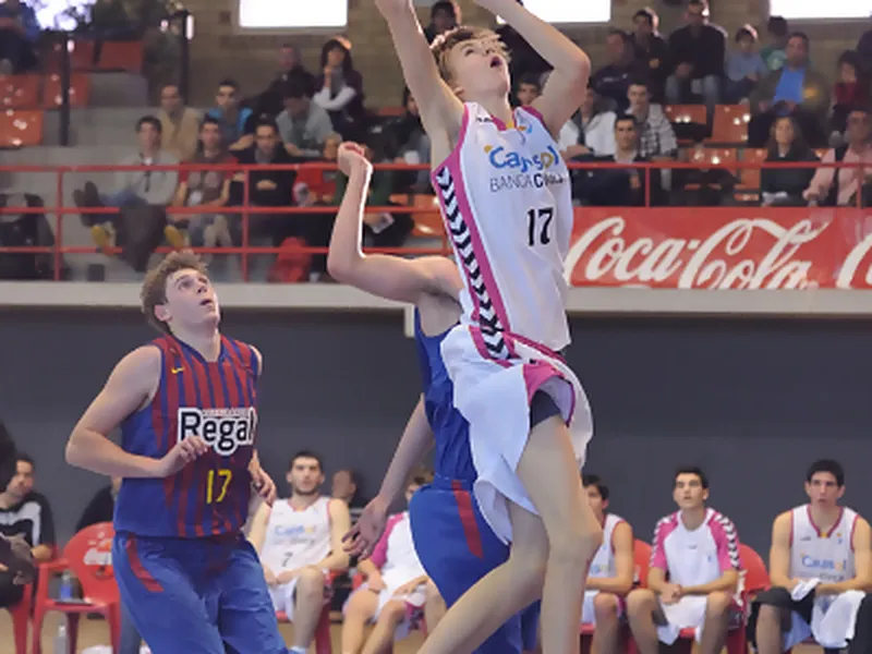 Kristaps Porzingis, la perla letona de Cajasol, tendrá ficha del primer equipo