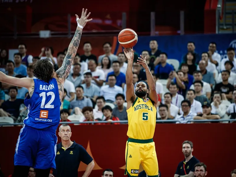El poderío australiano puede con las ganas checas y serán el rival de España en semis